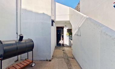 CASA 3 AMBIENTES CON COCHERA PATIO SARANDI VENTA