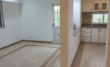 Casa en alquiler en Lanus Oeste