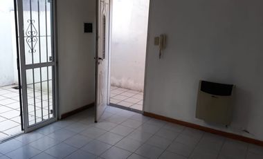 Departamento Tipo Casa en alquiler en Lanus Este