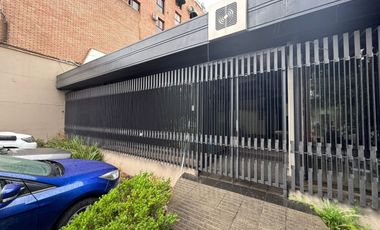 Terreno con construcción en venta en ciudad