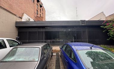 Terreno con construcción en venta en ciudad
