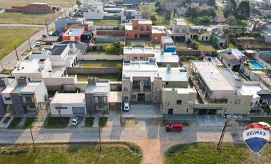 DUPLEX EN VENTA 3 AMB C/COCHERA CAÑUELAS APTO CRED