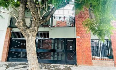 CASA C/COCHERA VENTA + 2 DEPTOS  - LOMAS DE ZAMORA