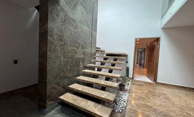 Renta casa premium en Metepec con cine y gimnasio