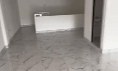 Alquiler local / Ofi-bodega 120m2- Av. Juan Tanca Marengo, dentro de plaza