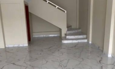 Alquiler local / Ofi-bodega 120m2- Av. Juan Tanca Marengo, dentro de plaza