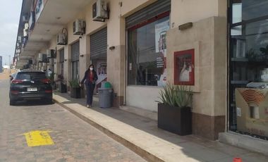 Alquiler local / Ofi-bodega 120m2- Av. Juan Tanca Marengo, dentro de plaza