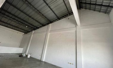 Alquiler local / Ofi-bodega 120m2- Av. Juan Tanca Marengo, dentro de plaza