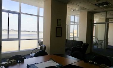 Oficina ejecutiva en alquiler 129m2 Puerto Santa Ana.