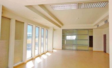 EN ALQUILER OFICINA 81.91M2- AV. CARLOS JULIO AROSEMENA, GUAYAQUIL