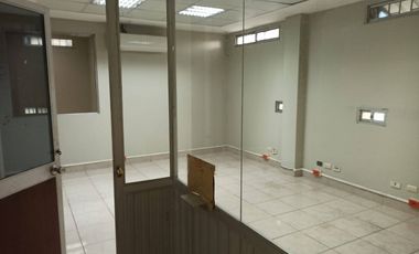 En alquiler Edificio 18 oficinas 460m2, Vía a Daule- al pie de la vía- Gye