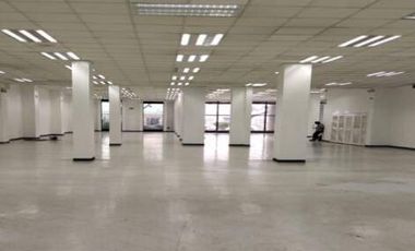 EN ALQUILER LOCAL COMERCIAL ESQUINERO PLANTA BAJA 682M2 - AV. LAS AMÉRICAS