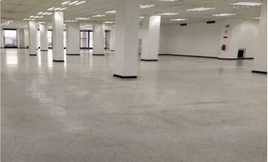 EN ALQUILER LOCAL COMERCIAL ESQUINERO PLANTA BAJA 682M2 - AV. LAS AMÉRICAS
