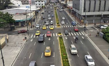 EN ALQUILER LOCALES COMERCIALES 40M2- CENTRO DE GUAYAQUIL, AV. QUITO
