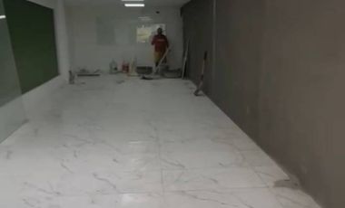 EN ALQUILER LOCAL COMERCIAL 80M2- CENTRO DE GUAYAQUIL, AV. QUITO