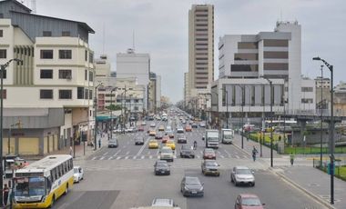 EN ALQUILER LOCAL COMERCIAL 80M2- CENTRO DE GUAYAQUIL, AV. QUITO