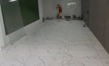EN ALQUILER LOCAL COMERCIAL 120M2- CENTRO DE GUAYAQUIL, AV. QUITO