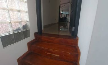 Alquiler Oficina planta alta 200m2- divisiones- Urdesa, Circunvalación Sur
