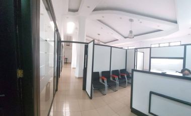 Alquiler Oficina planta alta 200m2- divisiones- Urdesa, Circunvalación Sur