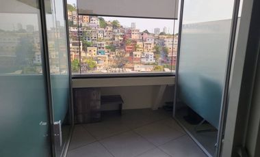 Oficina en alquiler 80m2, Con divisiones- Edif. The Point- Puerto Santa Ana