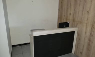Oficina en alquiler 80m2, Con divisiones- Edif. The Point- Puerto Santa Ana