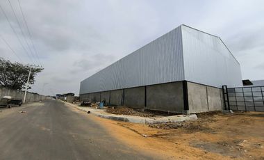 Venta bodega industrial 900m2 Samborondón, Vía al PAN.