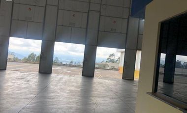 Se alquila Bodega con cámaras de frio 1198,8m2 - Norte de Quito