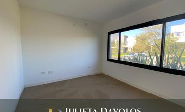 Casa en venta/Alquiler vista a laguna. Barrio el Canton, Norte.