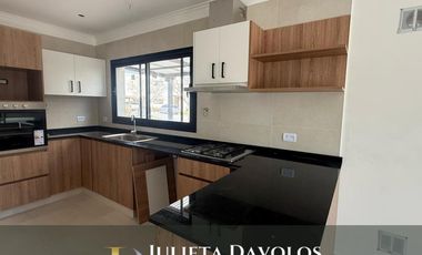 Casa en venta/Alquiler vista a laguna. Barrio el Canton, Norte.