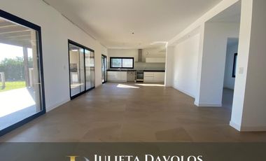 Casa en venta/Alquiler vista a laguna. Barrio el Canton, Norte.