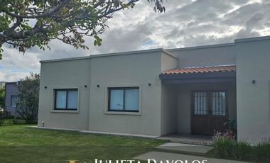 Casa en venta/Alquiler vista a laguna. Barrio el Canton, Norte.