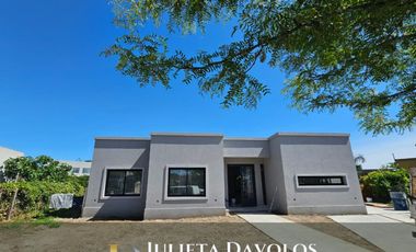 Casa en venta/Alquiler vista a laguna. Barrio el Canton, Norte.