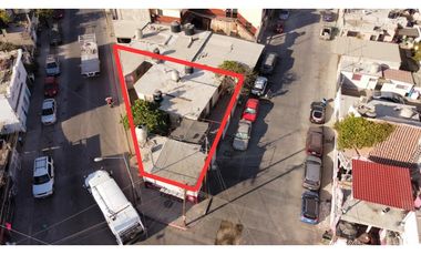 En Venta Casa ideal para negocio sobre la 4 de Marzo EN ESQUINA!!!!!!!
