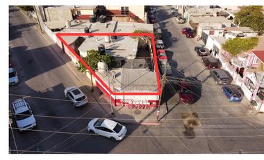 En Venta Casa ideal para negocio sobre la 4 de Marzo EN ESQUINA!!!!!!!