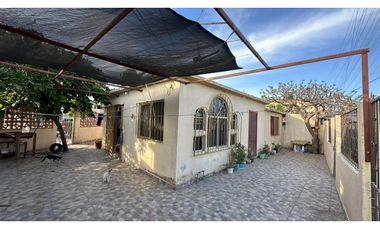 En Venta Casa ideal para negocio sobre la 4 de Marzo EN ESQUINA!!!!!!!