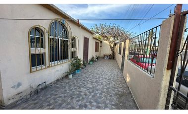 En Venta Casa ideal para negocio sobre la 4 de Marzo EN ESQUINA!!!!!!!