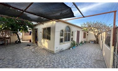 En Venta Casa ideal para negocio sobre la 4 de Marzo EN ESQUINA!!!!!!!