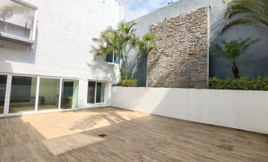 Amplia residencia en RENTA, colonia Ciudad de los Niños, Zapopan.