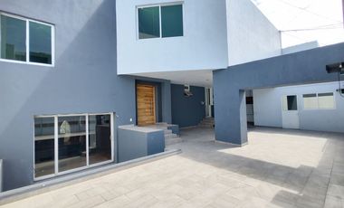 Amplia residencia en RENTA, colonia Ciudad de los Niños, Zapopan.