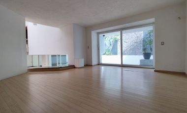 Amplia residencia en RENTA, colonia Ciudad de los Niños, Zapopan.