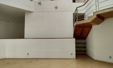 Amplia residencia en RENTA, colonia Ciudad de los Niños, Zapopan.