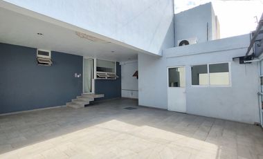Amplia residencia en RENTA, colonia Ciudad de los Niños, Zapopan.