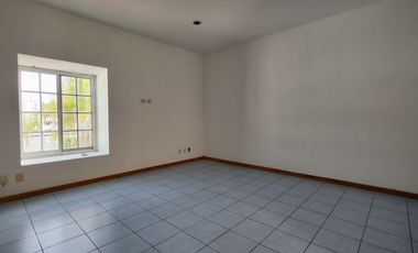 Amplia residencia en RENTA, colonia Ciudad de los Niños, Zapopan.