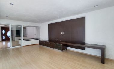 Amplia residencia en RENTA, colonia Ciudad de los Niños, Zapopan.