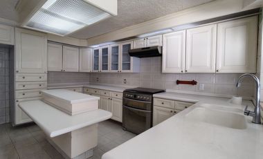 Amplia residencia en RENTA, colonia Ciudad de los Niños, Zapopan.