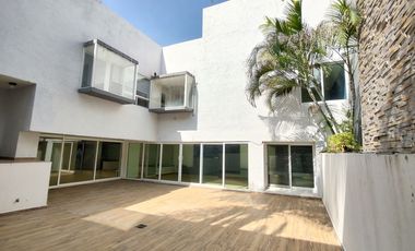 Amplia residencia en RENTA, colonia Ciudad de los Niños, Zapopan.