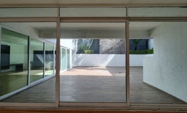 Amplia residencia en RENTA, colonia Ciudad de los Niños, Zapopan.