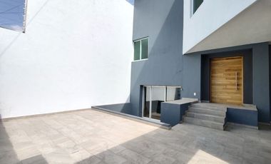 Amplia residencia en RENTA, colonia Ciudad de los Niños, Zapopan.