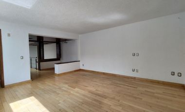 Amplia residencia en RENTA, colonia Ciudad de los Niños, Zapopan.