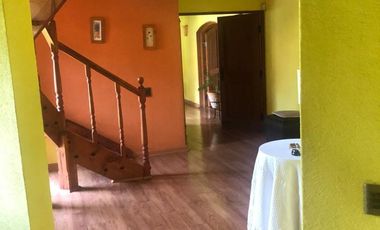 Comercial para oficina Gran casa en parcela Lonquen Norte con tremenda ubicación, cerca de todo lo que necesites